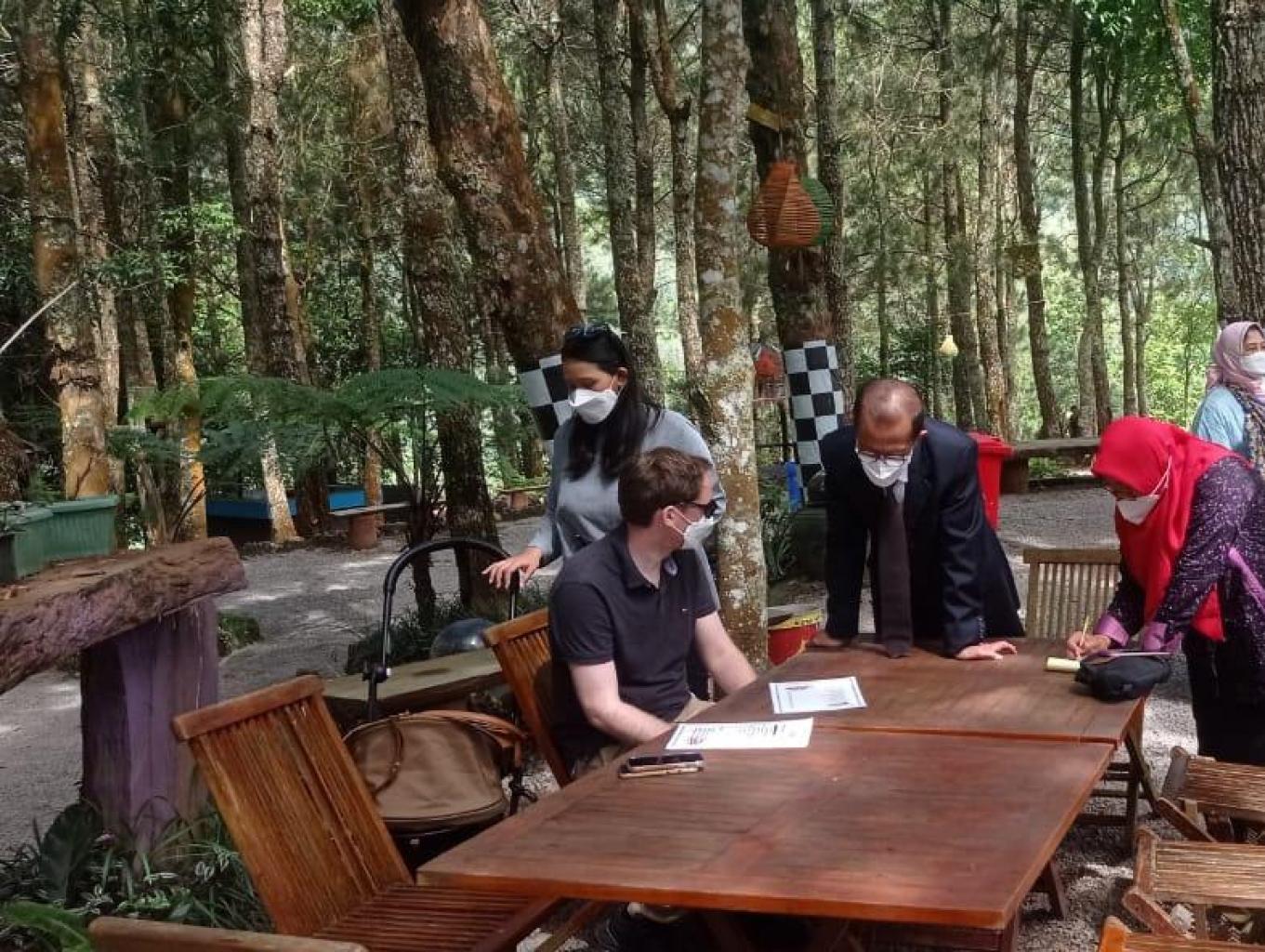 Outdoor Resto Ketika Tamu Belanda Dan Bupati Magetan Berkunjung