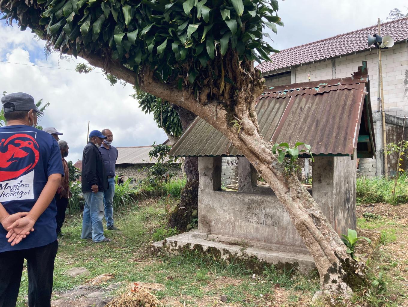 Makam Tua Di Dusun Wonomulyo Desa Genilangit