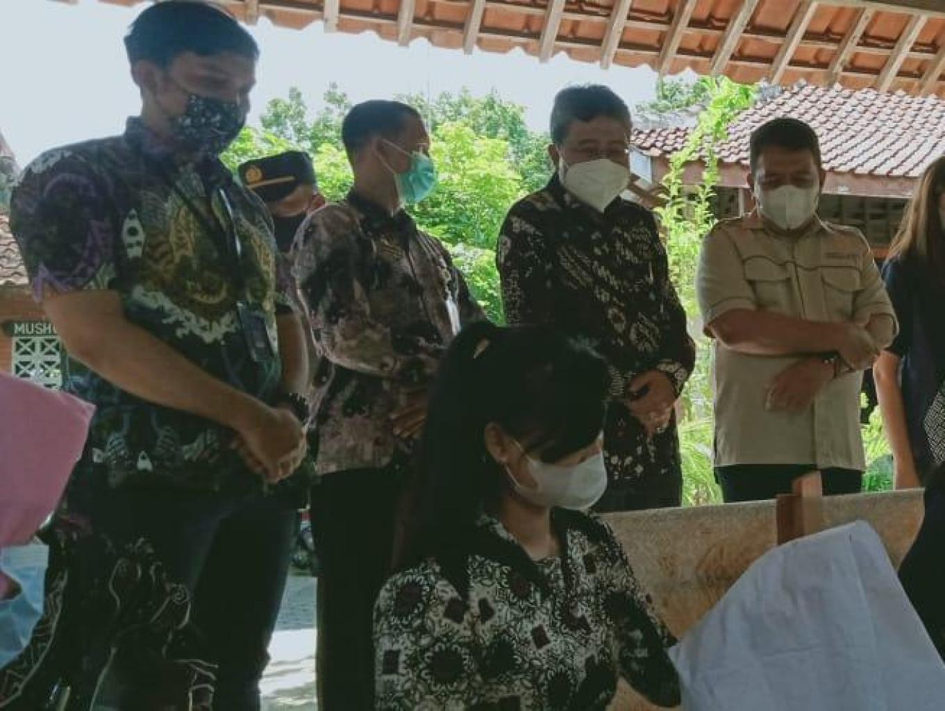 Praktek Membatik