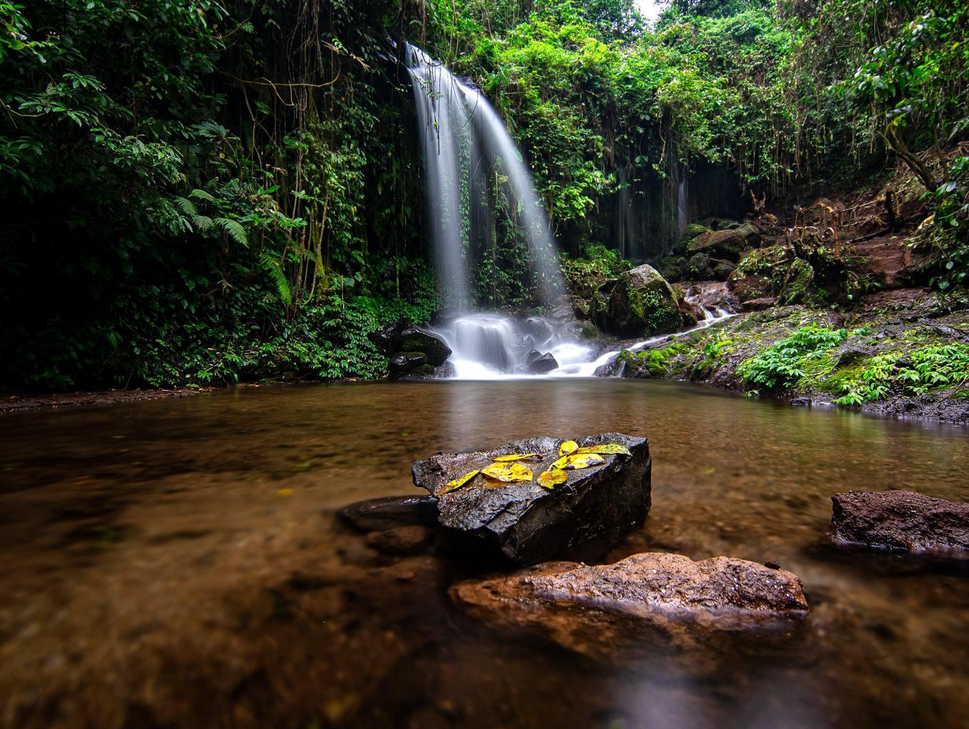 Selak Elat Waterfall / Batu Ngempok