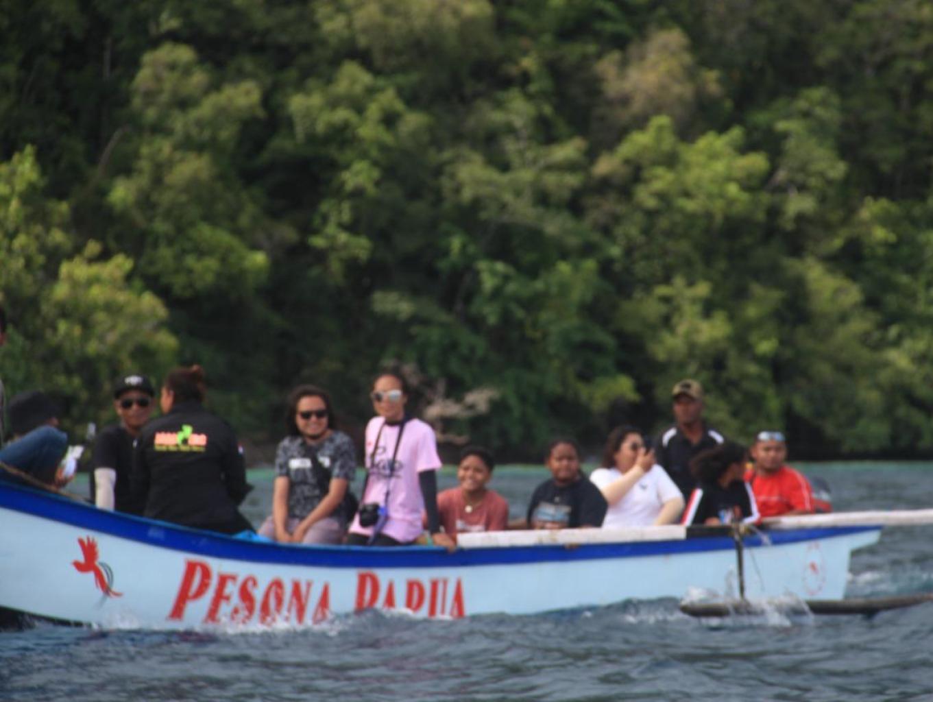 ojek laut dengan menikmati indahnya alam laut dan susur tebing 
