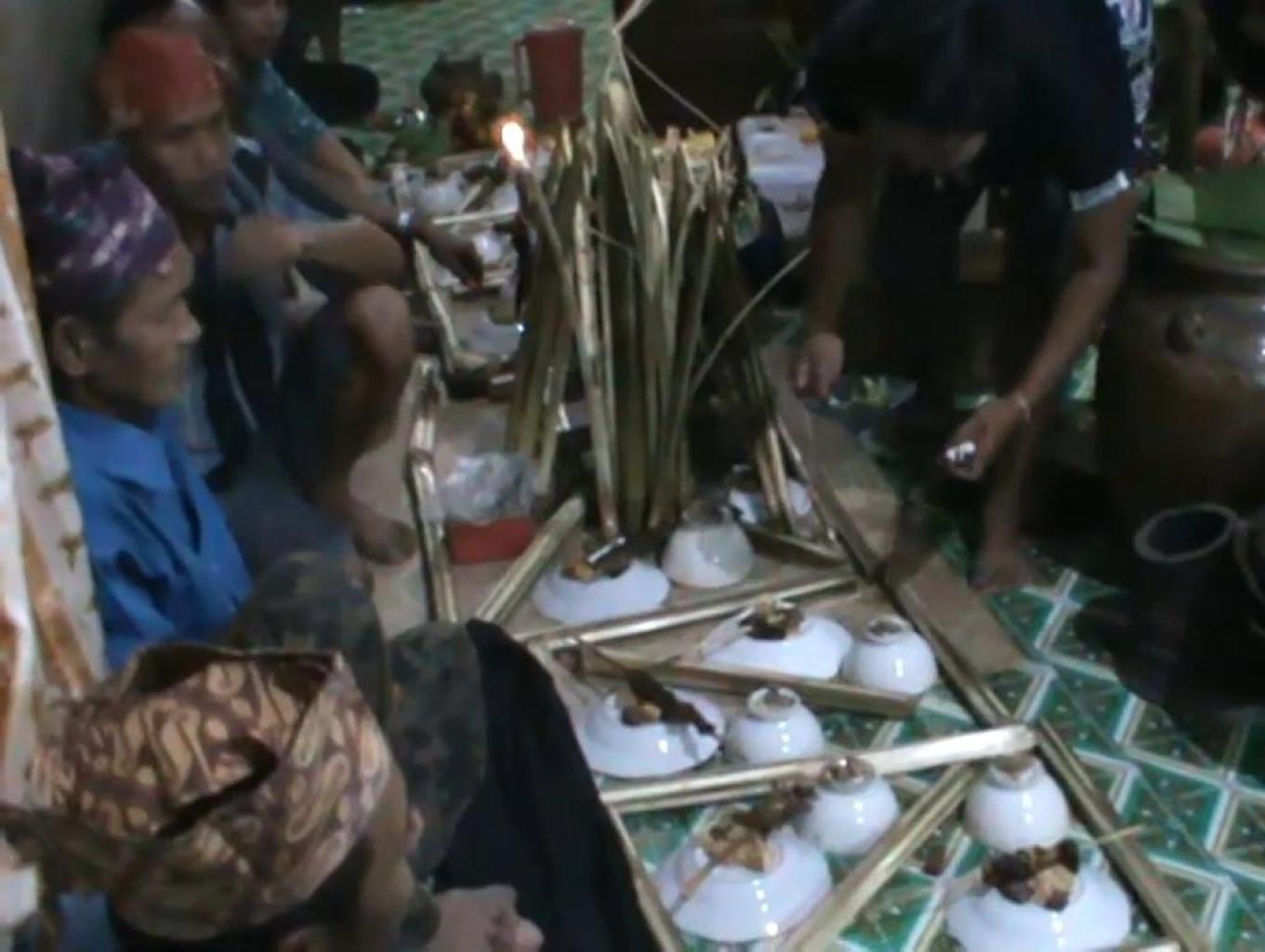 Acara Ritual Wara  Tinga Wara Di Mawani