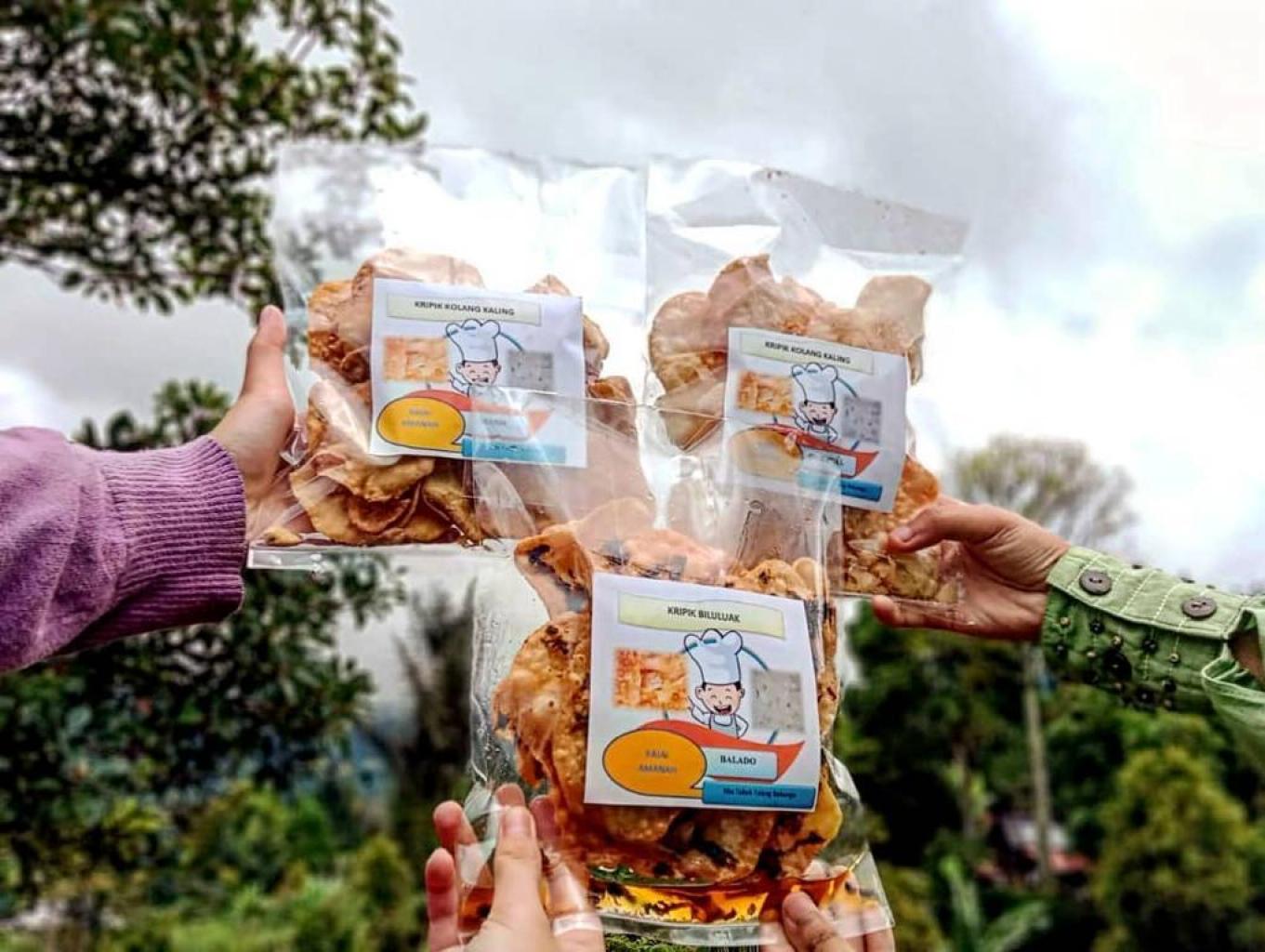 Karupuak Biluluak ( Keripik Kolang Kaling)