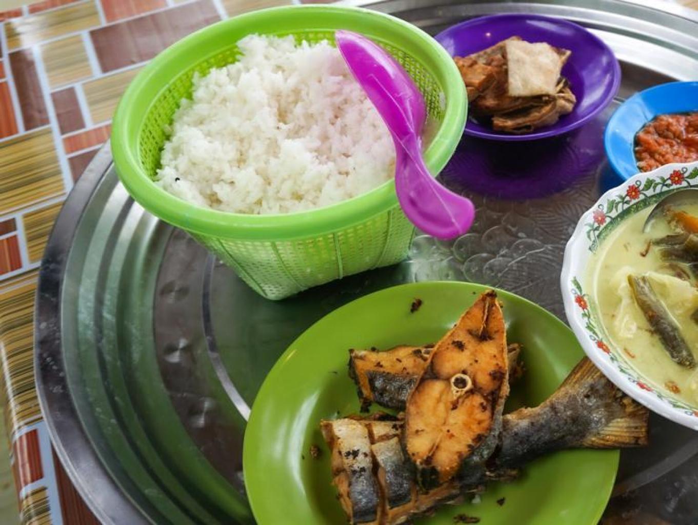 Nasi Setalam Komplit Auto Kenyang