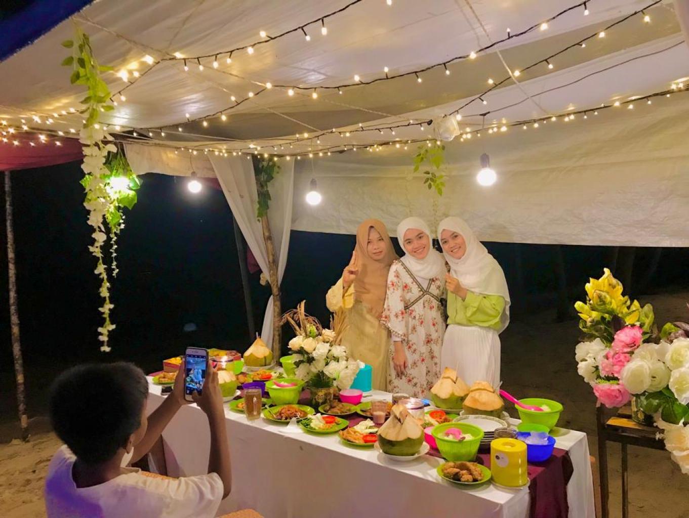 Makan Malam Dipantai