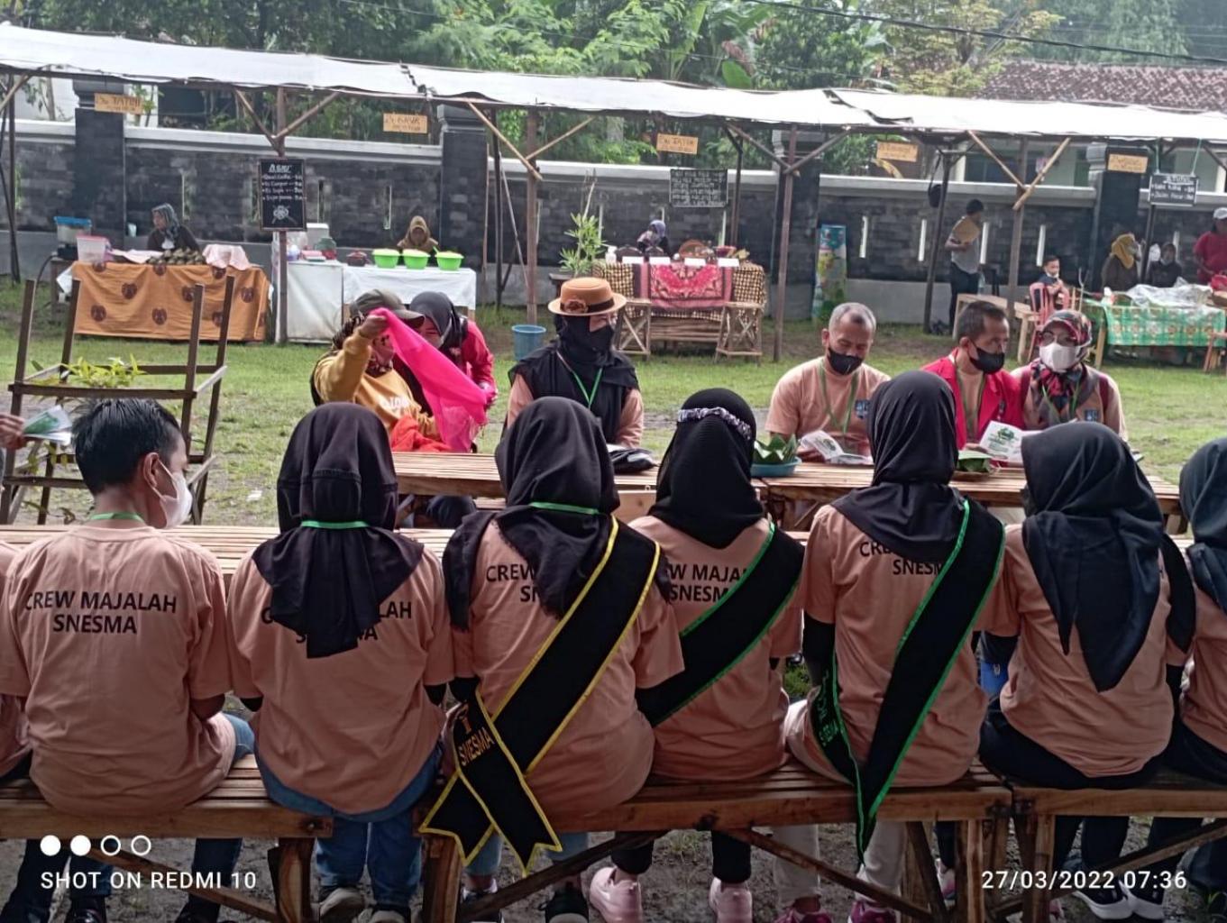 Video saat Turis Asing Berkunjung ke Sendang Kamal Kraton Maospati belajar Tarian Tradisional 