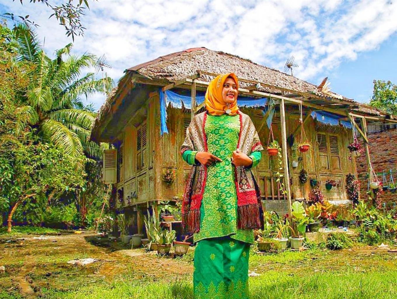 Pakaian Tenun Songket Batu Bara