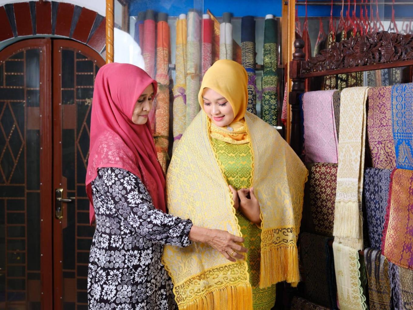 Kain Tenun Songket Batu Bara Di Desa Padang Genting