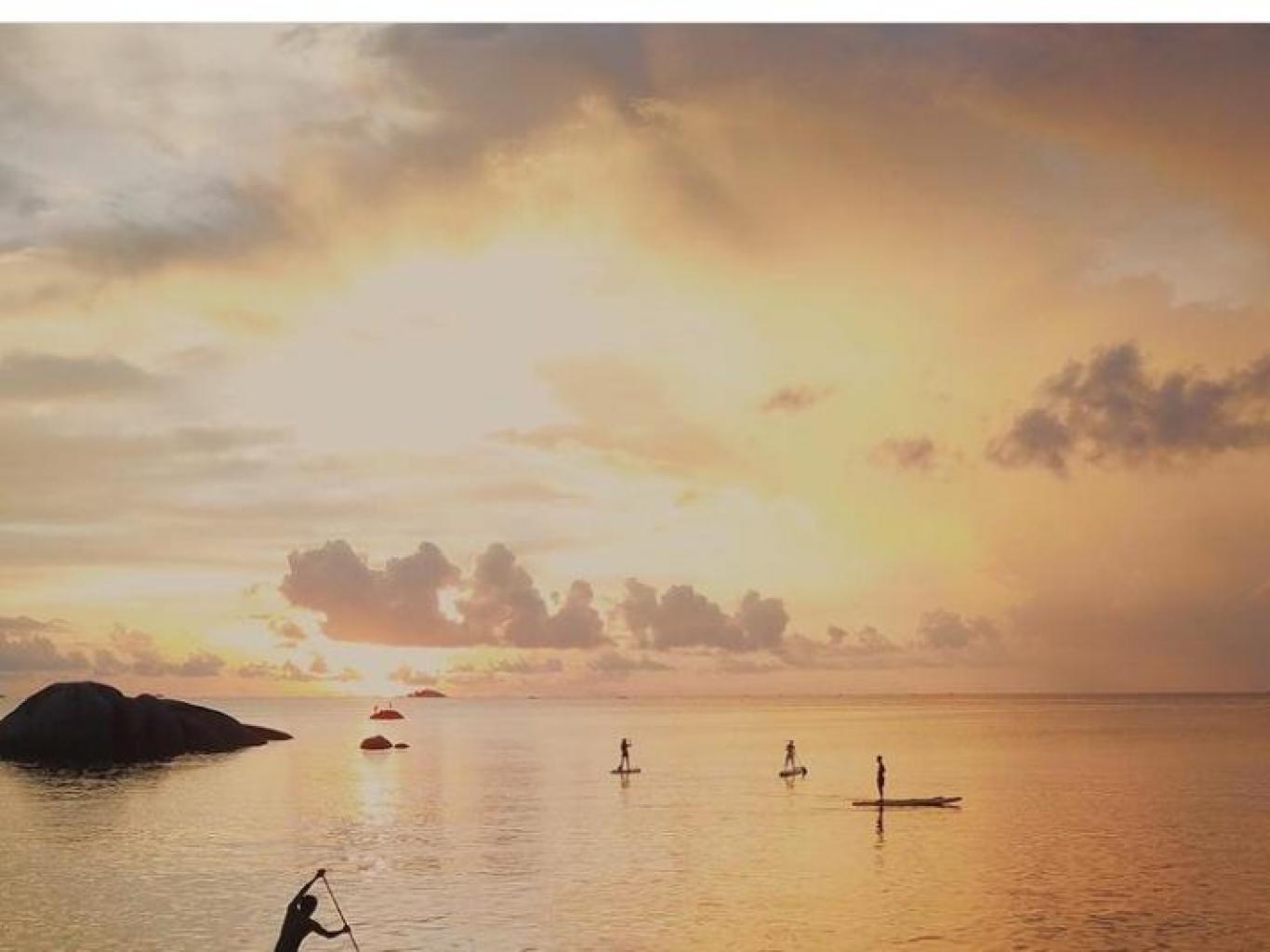 Bermain Paddle Di Pantai Tanjung Tinggi