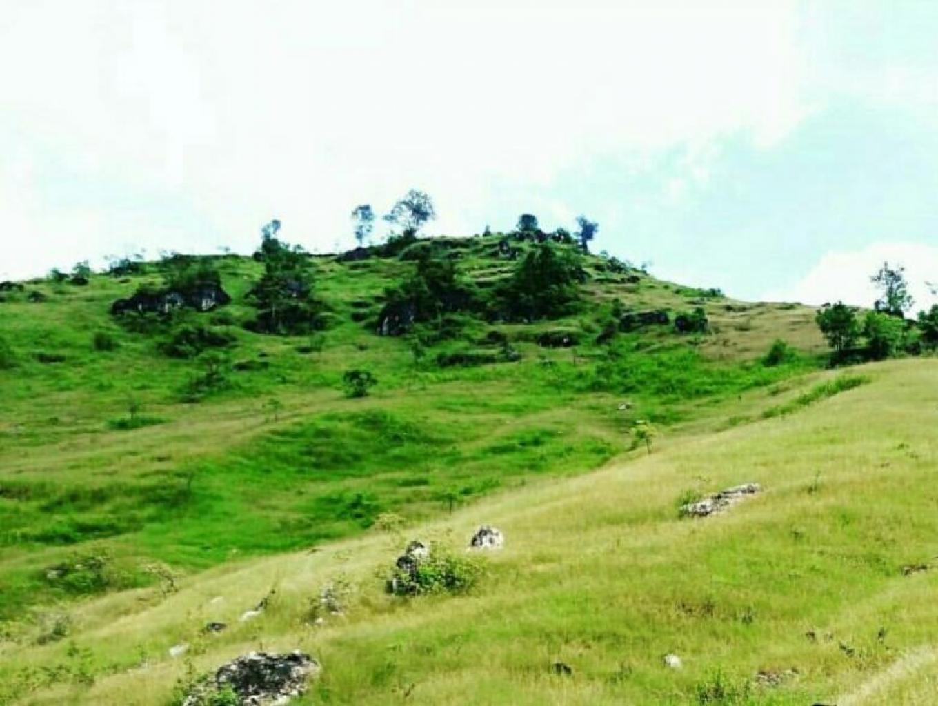 Bukik Teletabis ini berada di Jorong Rawang Perbatasan Kabupaten, yaitu daerah Sulit Air dengan Sawah Lunto  Sijunjuang