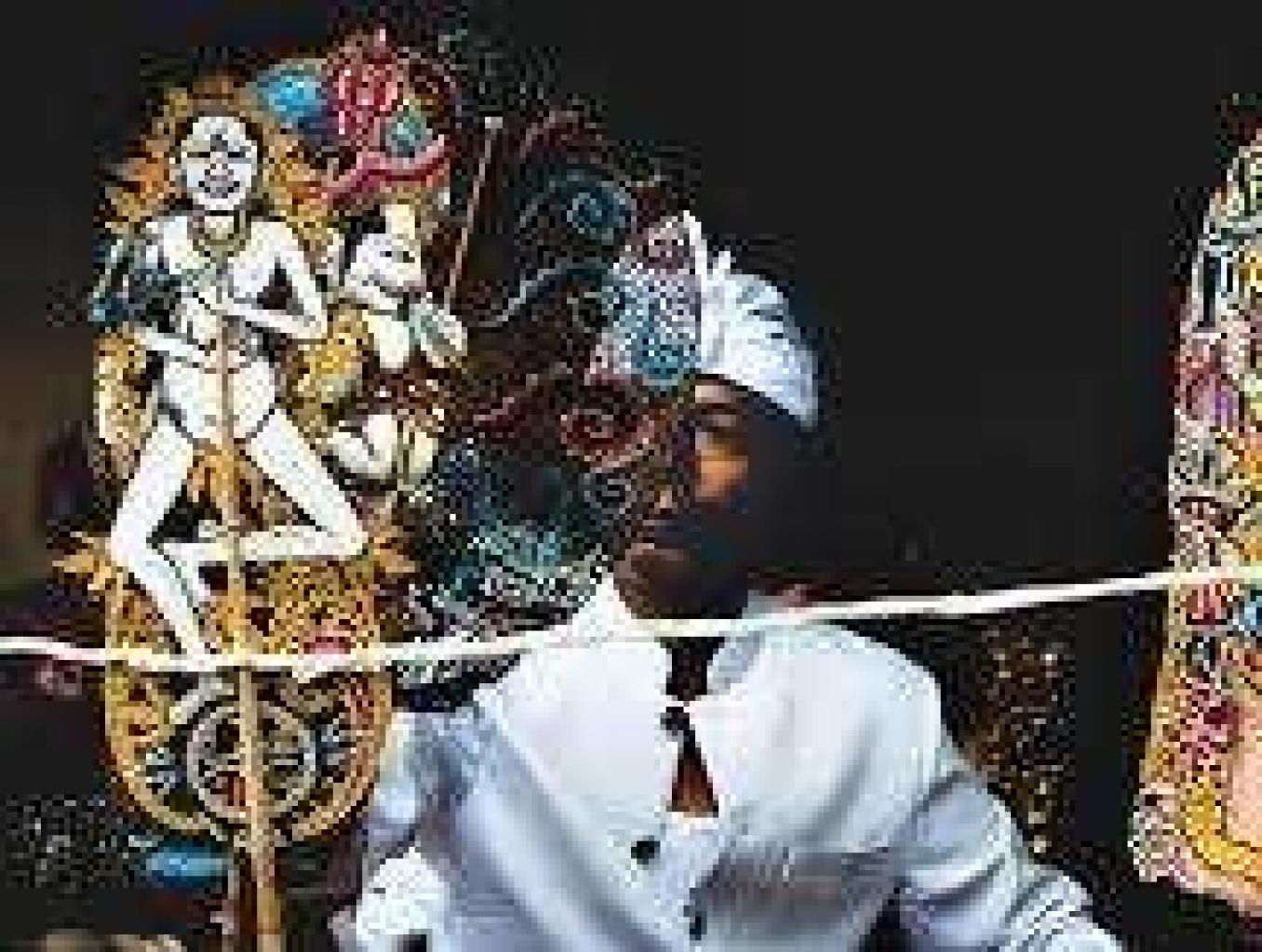 Pementasan Wayang Kulit Di Malam Hari