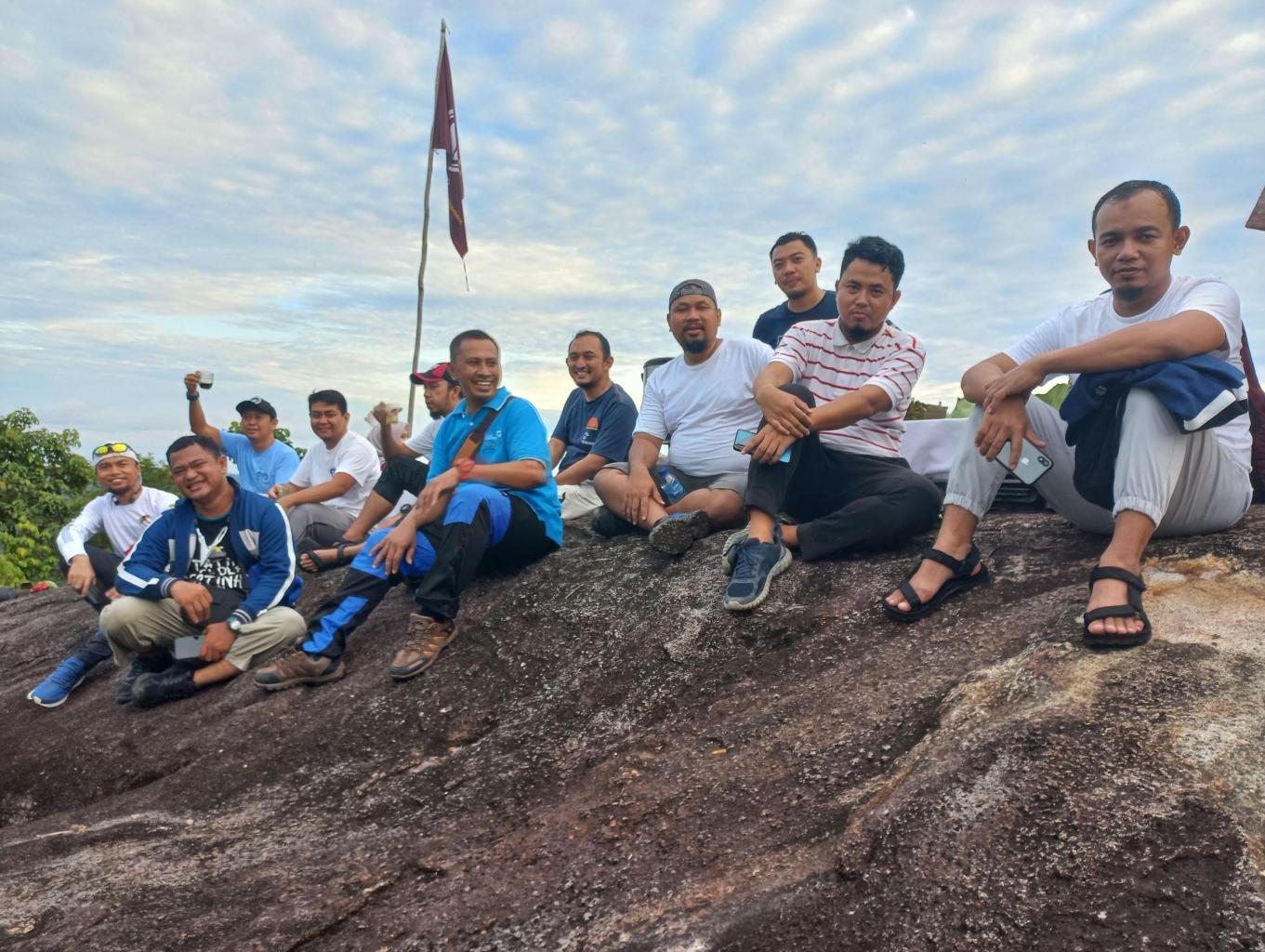 Paket Wisata Hiking Dan Sunrise