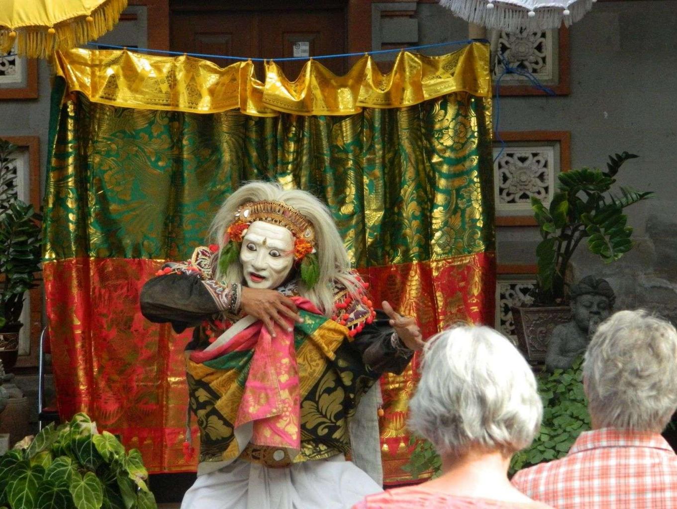 Tarian Topeng