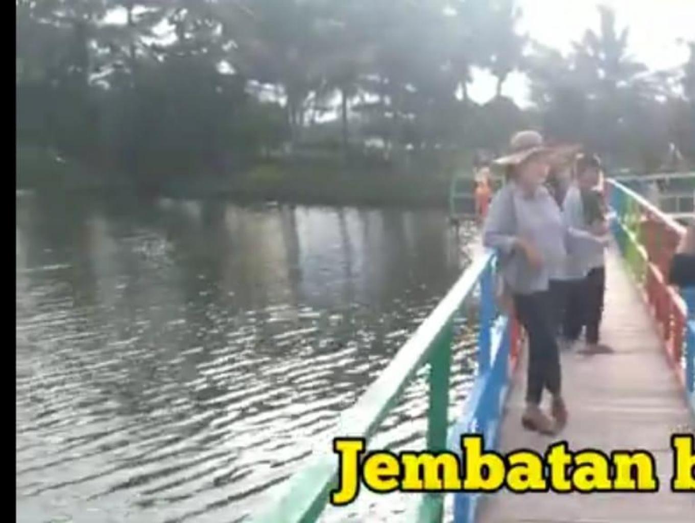 Spot Foto Jembatan Pelangi