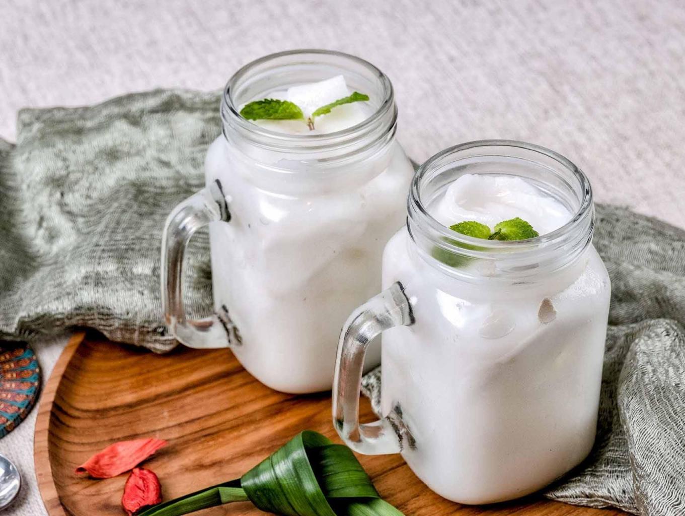 Es Kelapa Muda Khas Rambang
