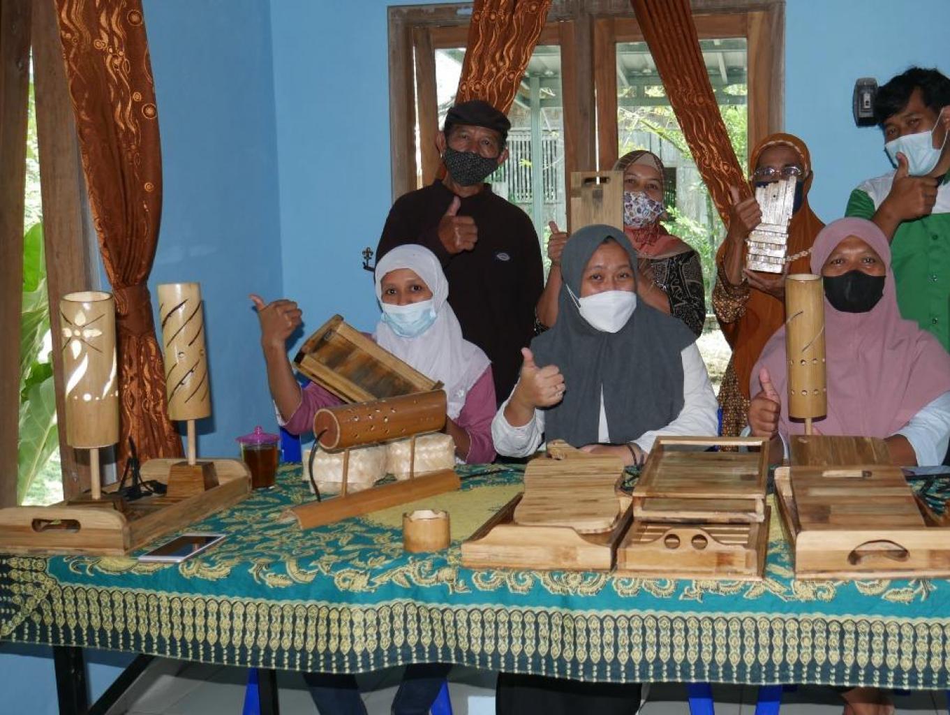 Kerajinan Bambu