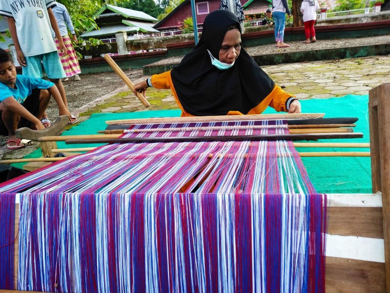 Sarung Buton