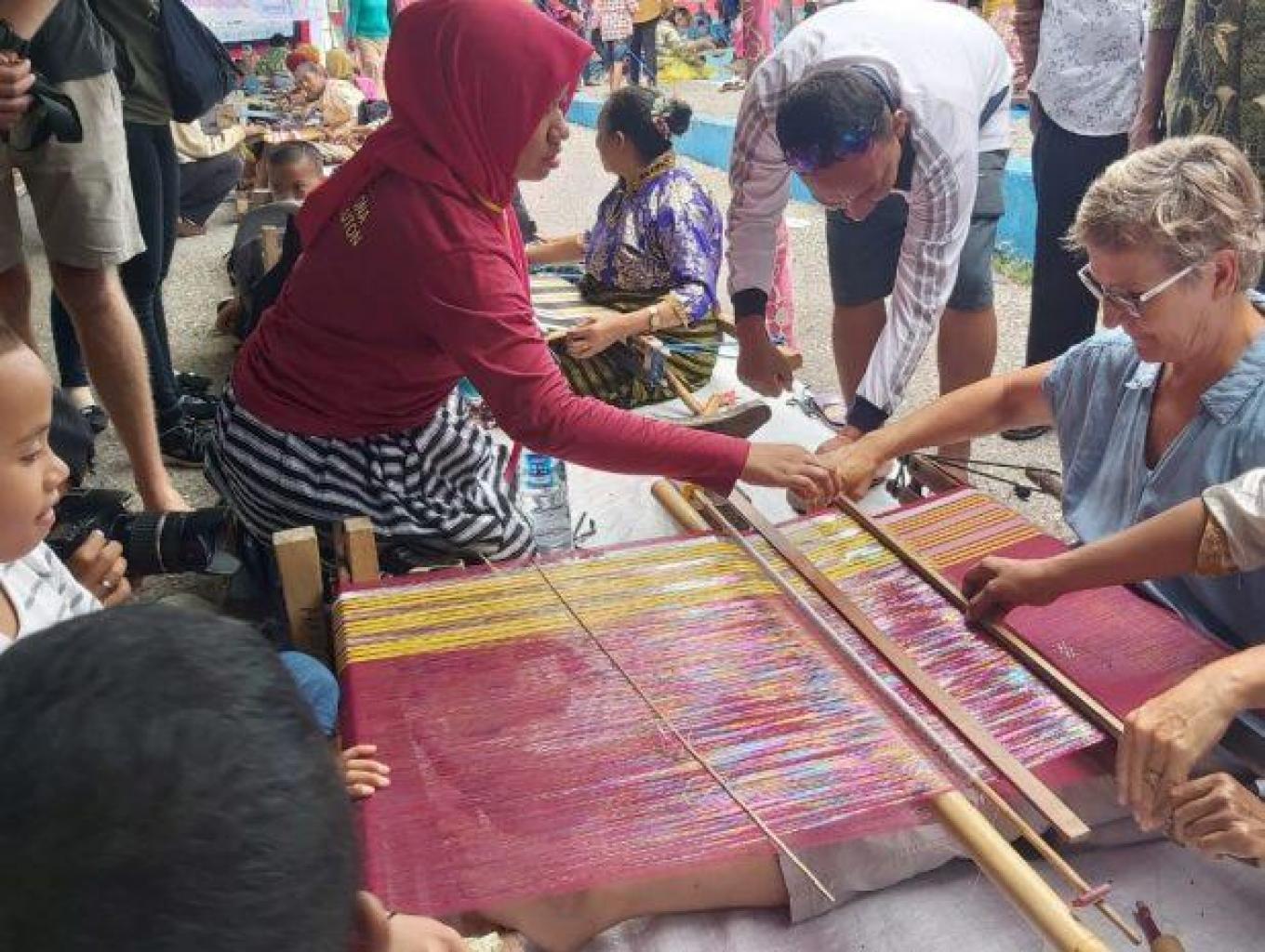 Tenun Manual