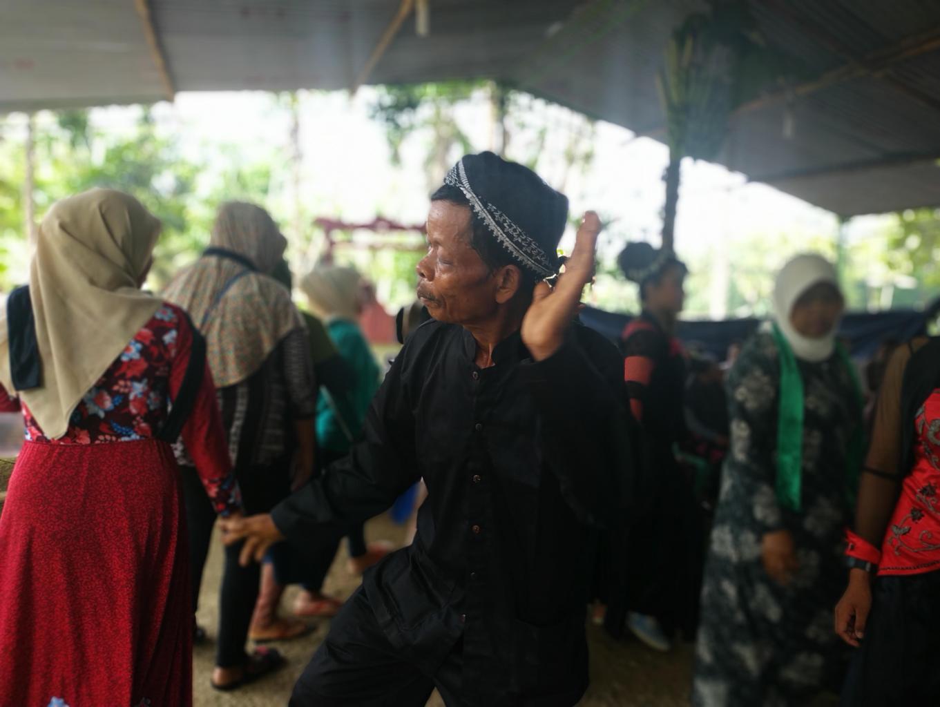 Ronggeng Gunung (Ketuk Tilu) Dan Ronggeng Amen