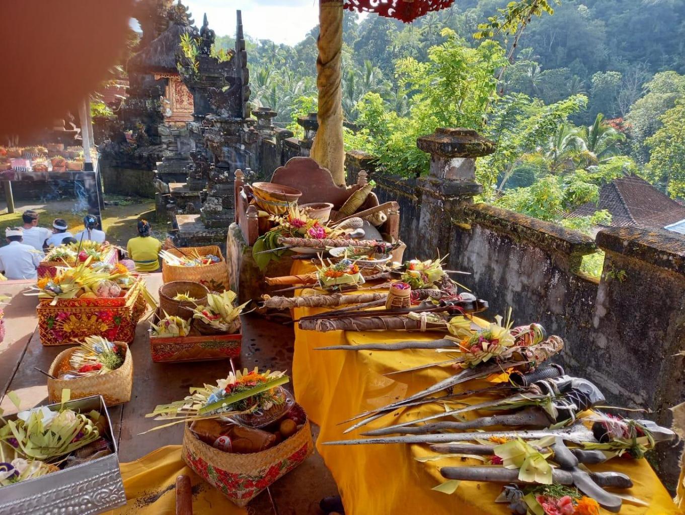 Kadutan dan Keris Duwe