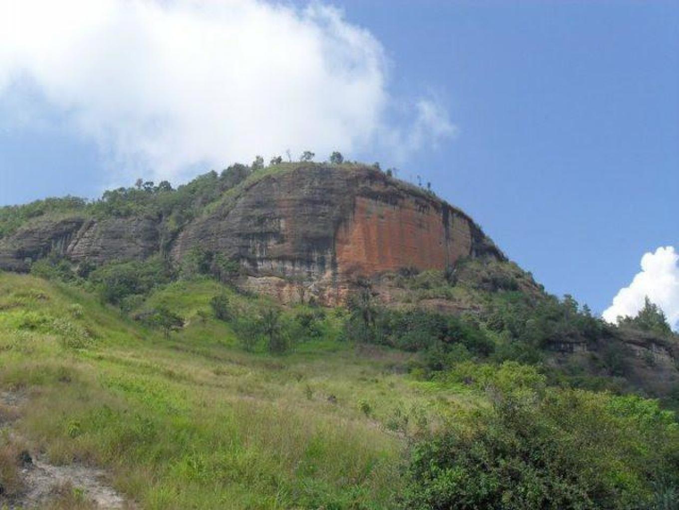 Icon Desa Wisata Sulit Air gunung merah putih 
