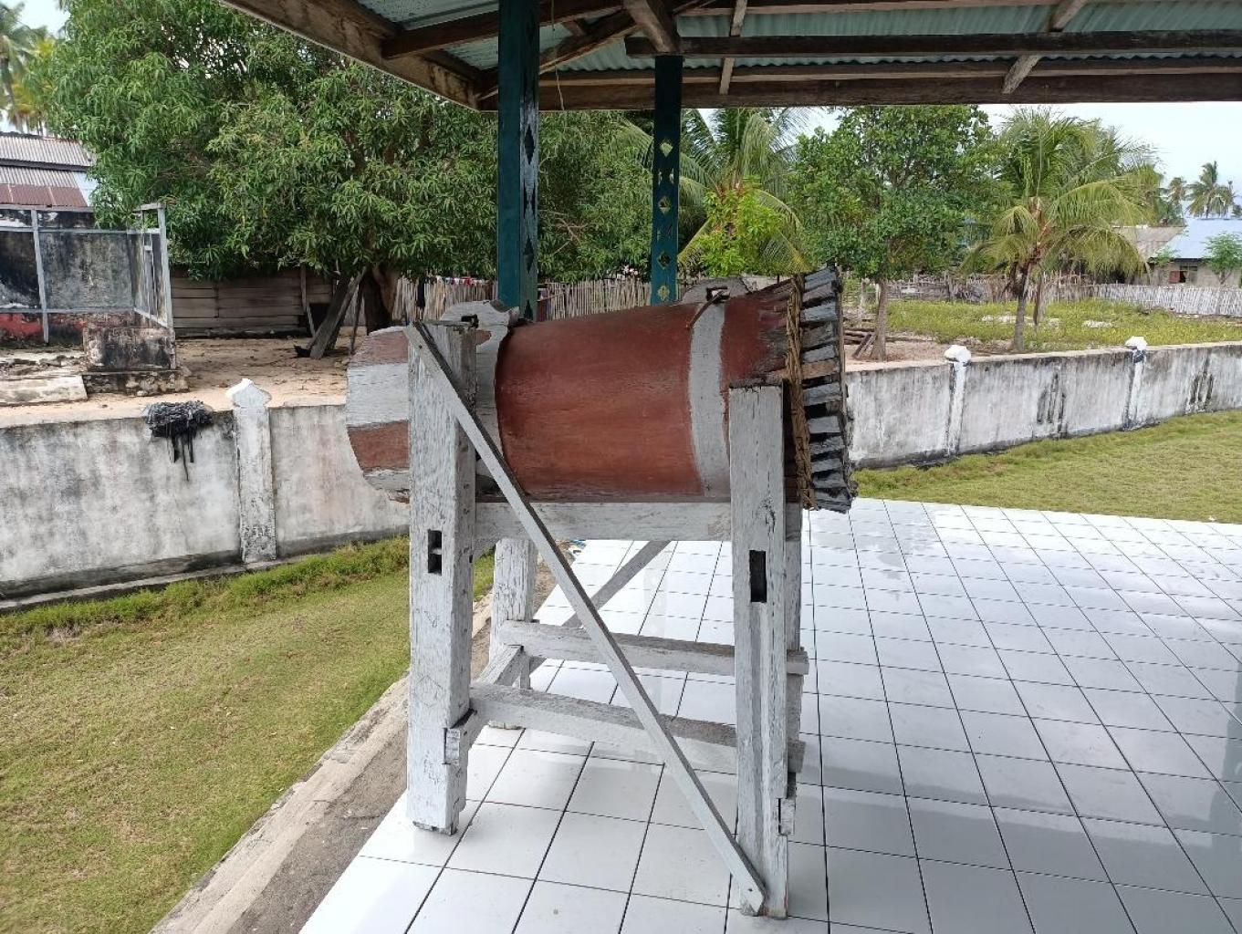 Gendang Mesjid usia 121 tahun lebih di mesjid Nurul Huda Kawalo 