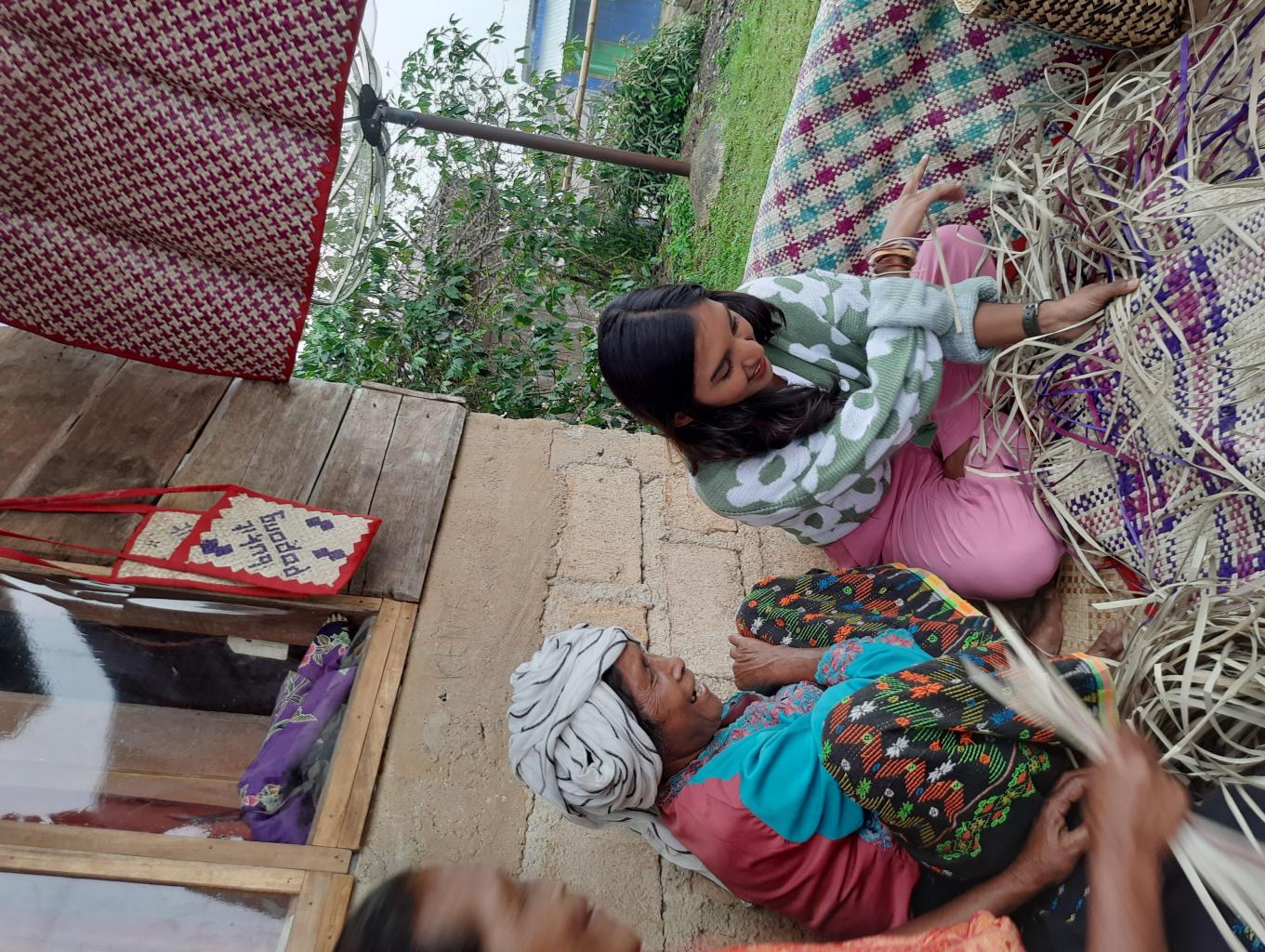 Edukasi Menganyam