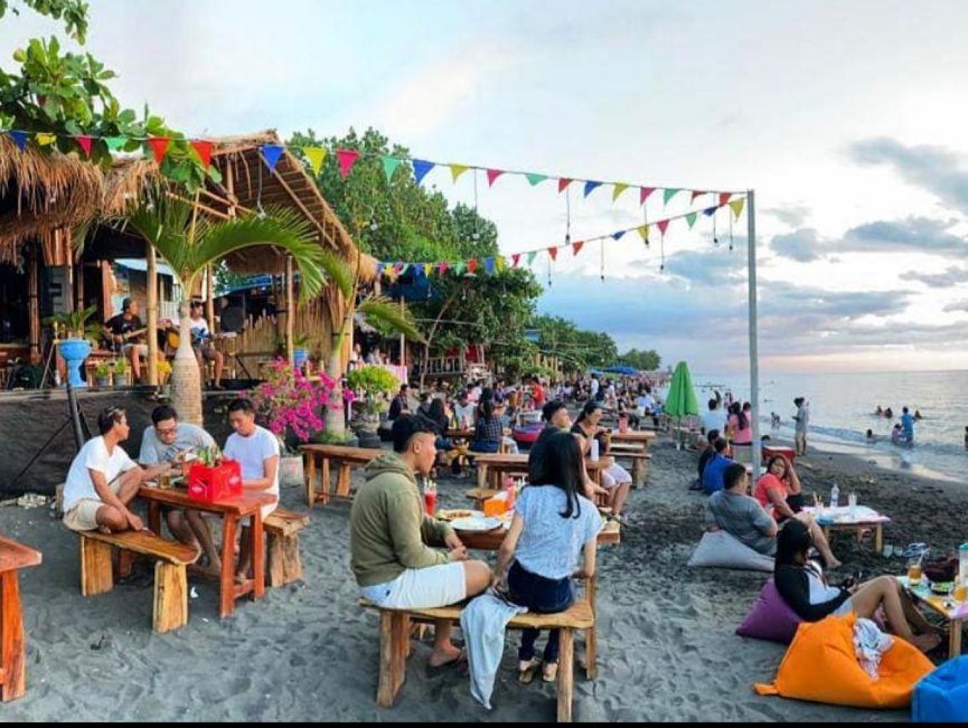 Angkringan Tepi Pantai