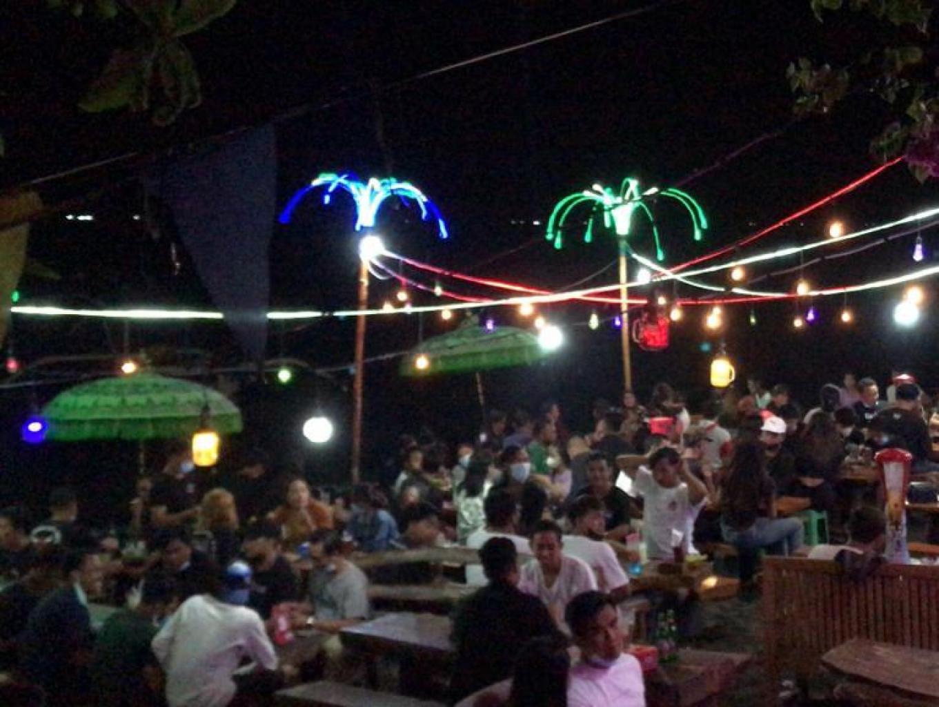 Angkringan Tepi Pantai