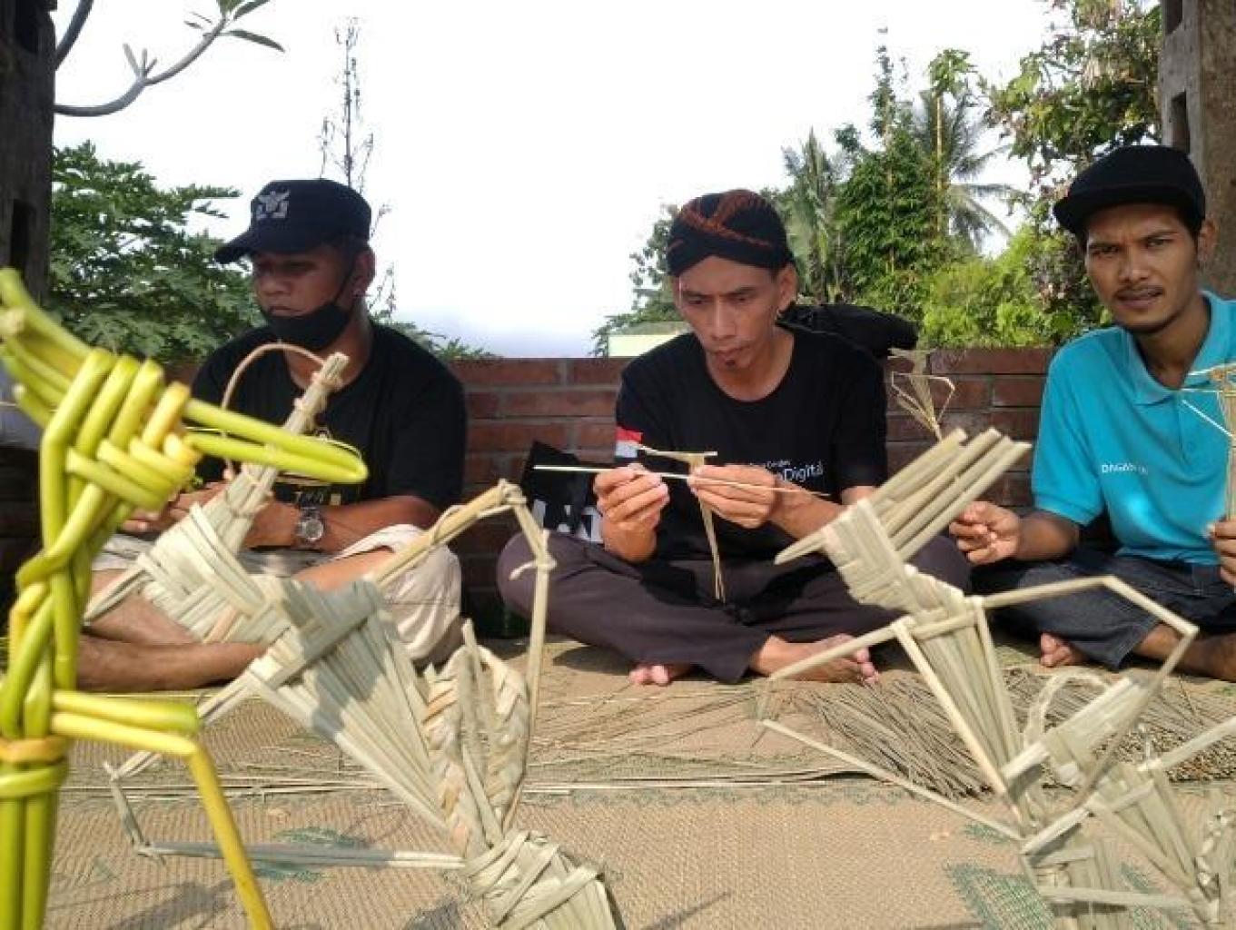 Wisata Edukasi Wayang Suket dan Kreasi Janur