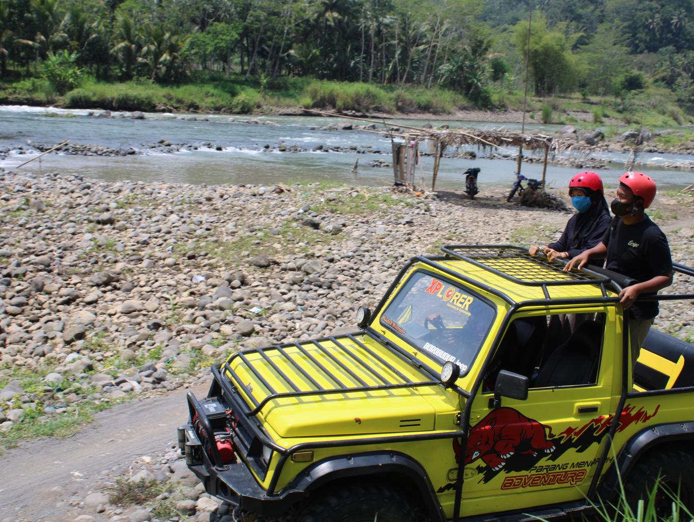 Wisata Jeep Sungai Progo