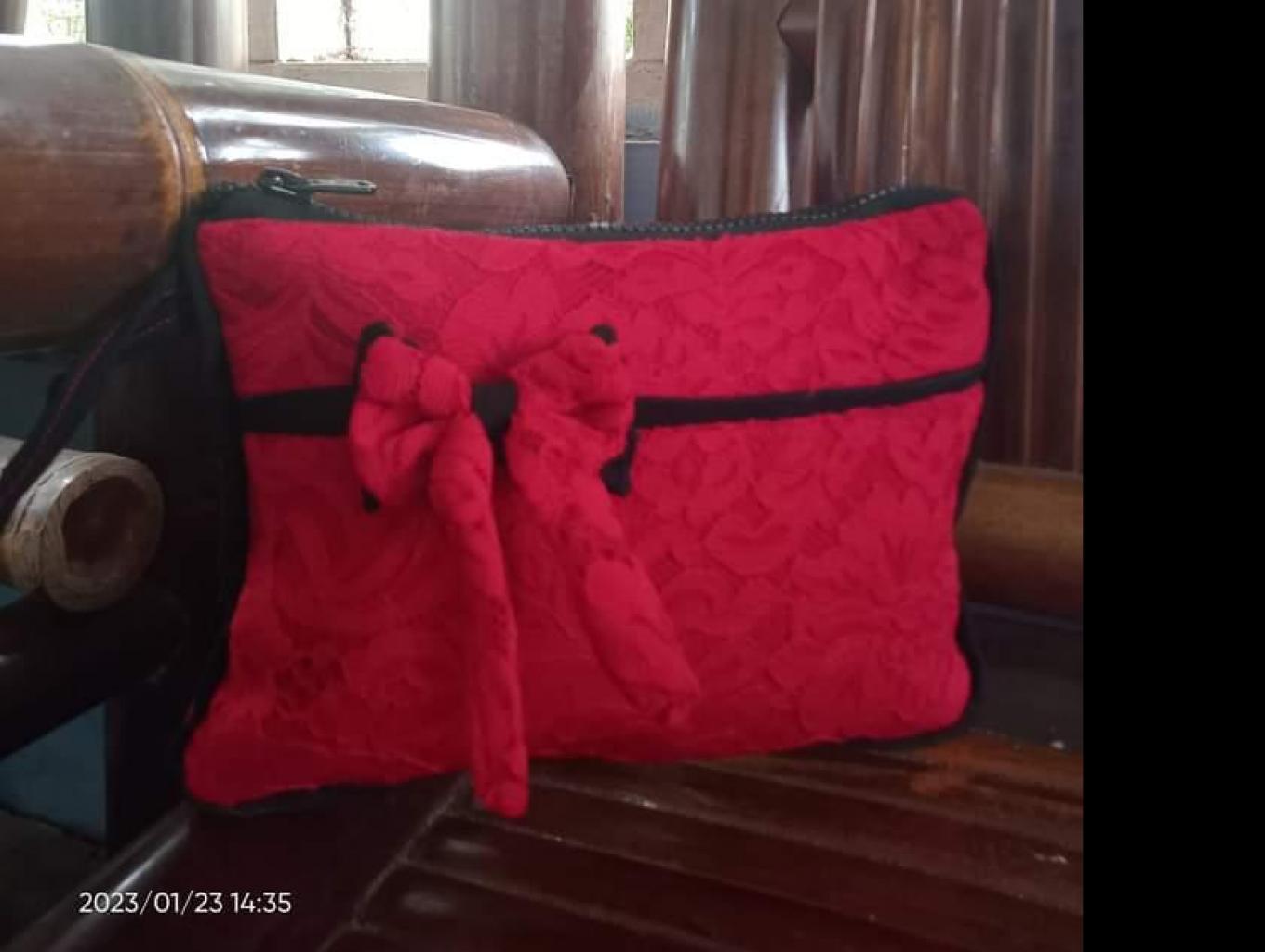 Tas Tangan Bahan dari barang bekas