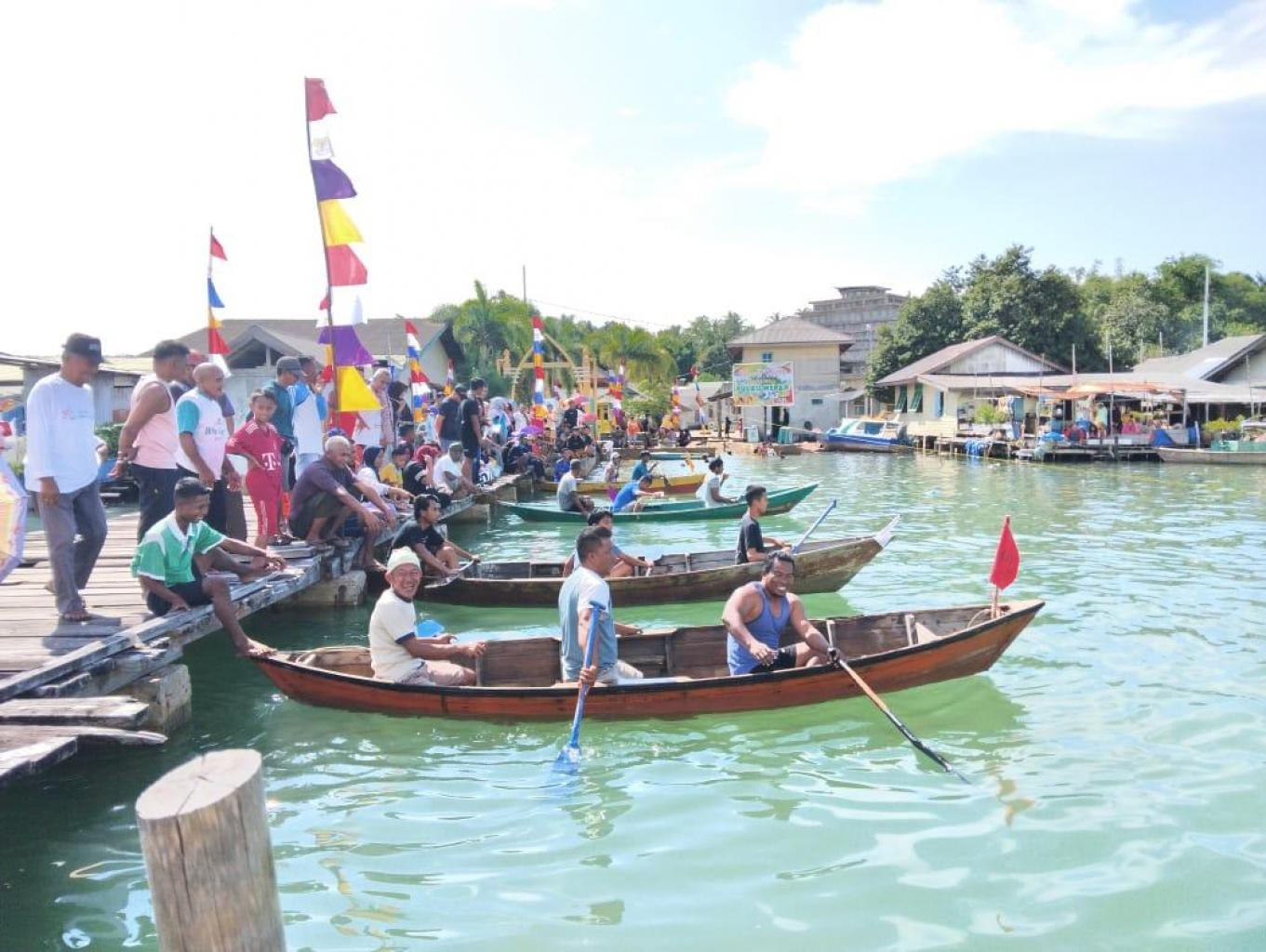 Lomba Dayung Sampan Tradisional