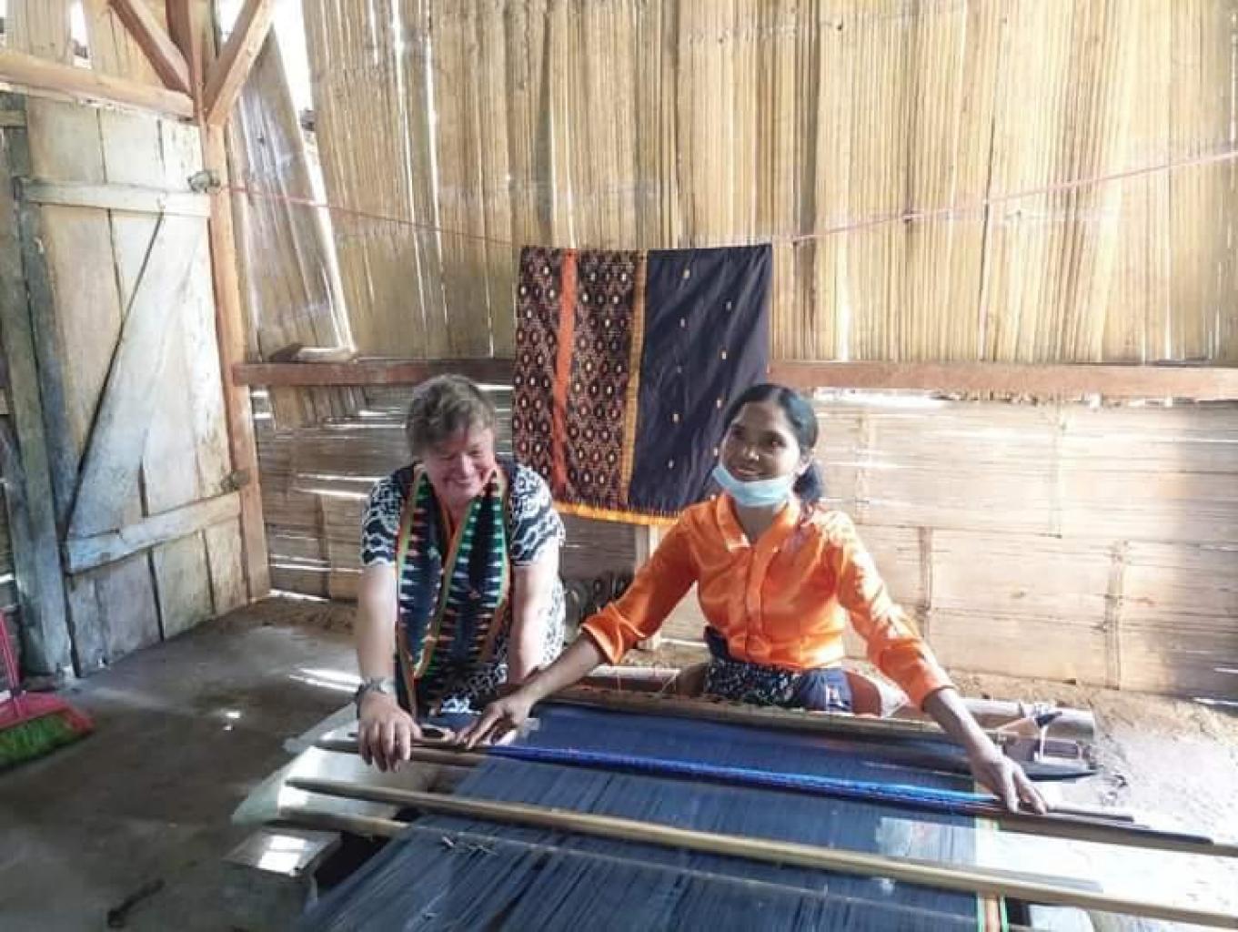 Tenun kain Songke