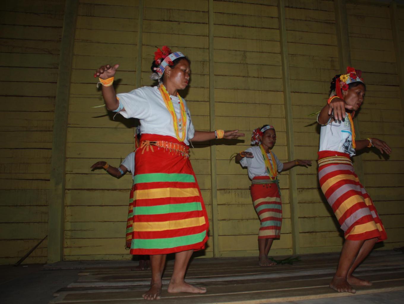 Turuk Laggai - Tarian Tradisional