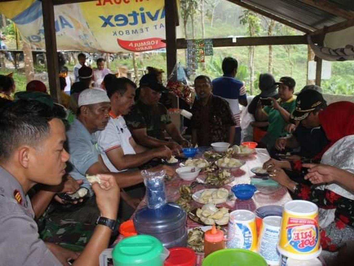 Makan Durian