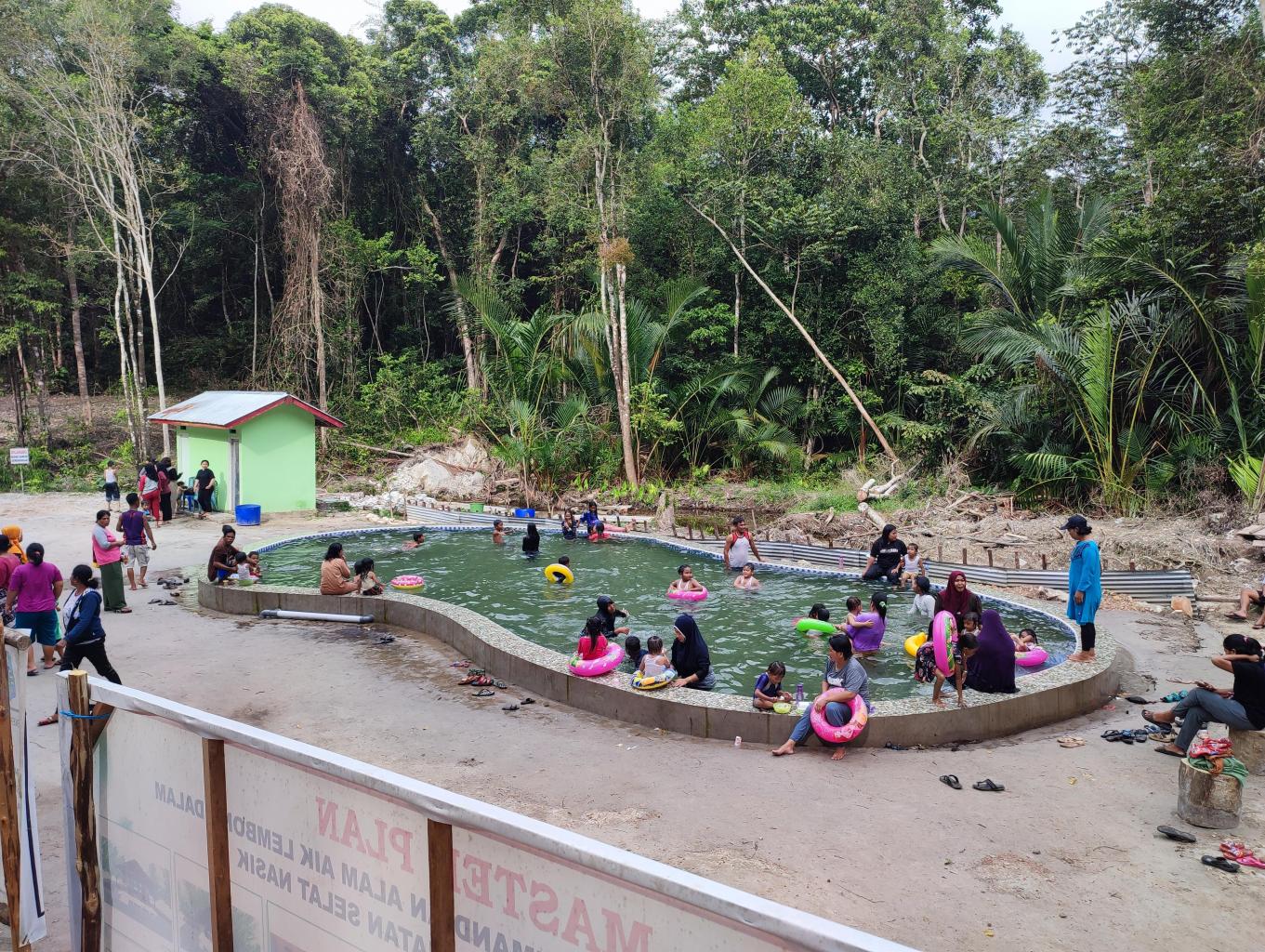 Wisata Pemandian Alam Aik Lembong Dalam