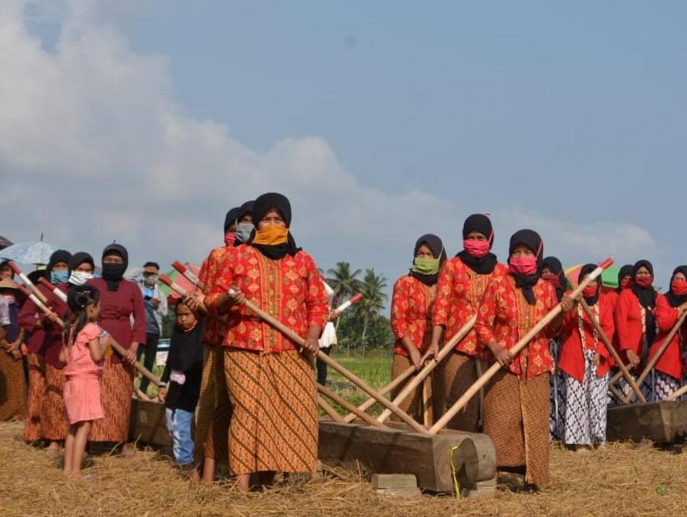 DESA BUDAYA CIKALONG